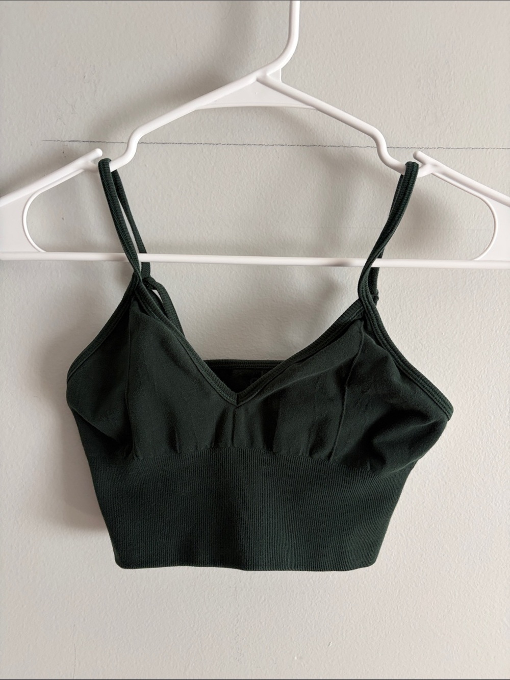 ALO Yoga Dark Forest green Ribbed Crop Bralette. Adjustable straps. Small